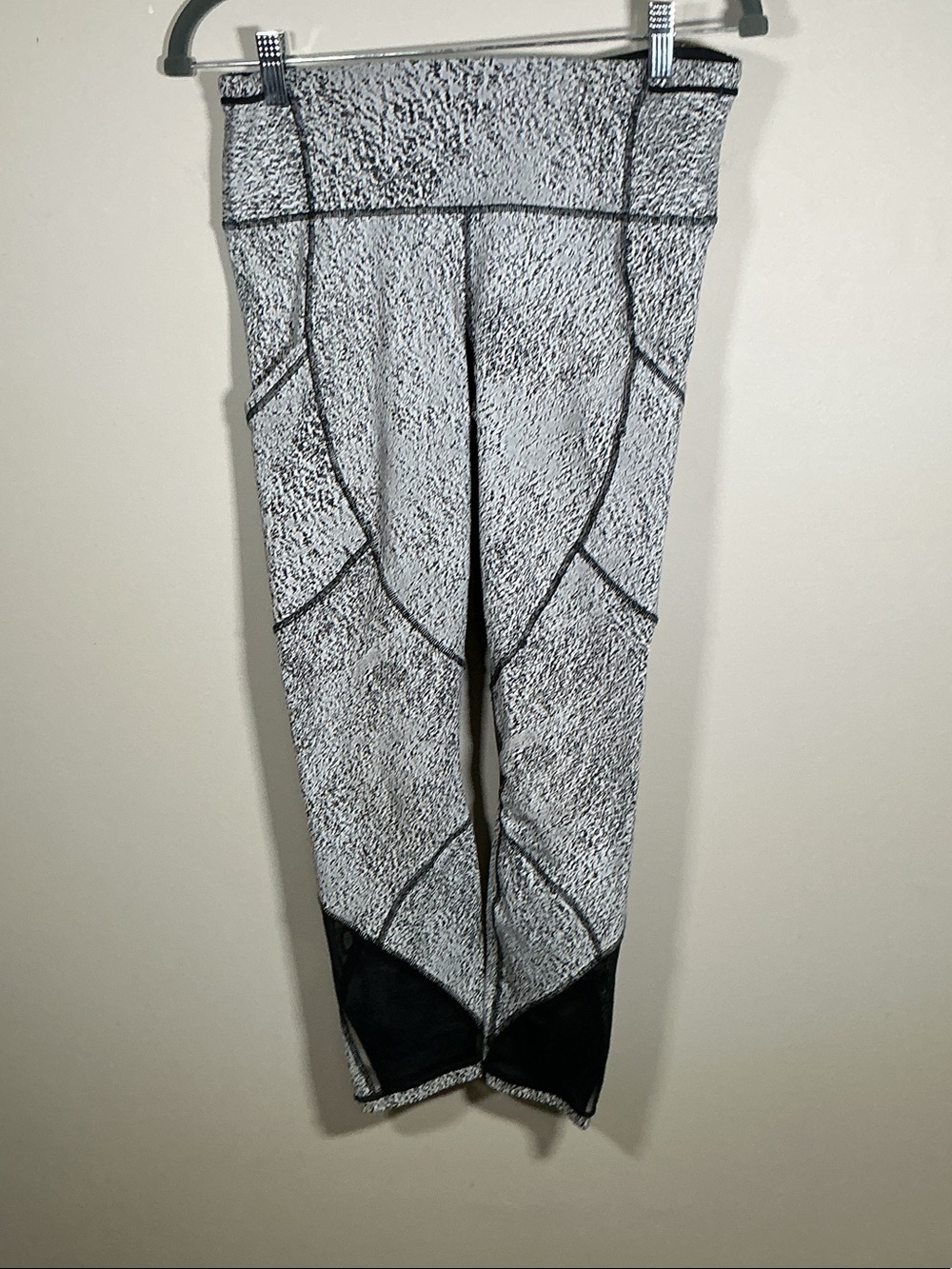 Lululemon Size 8 Leggings | Mesh Panel Detail | Black & White